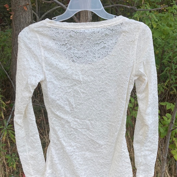 Exquisite! EUC Express Lacy Classic Ivory Long Sleeve Top Size S - Picture 3 of 3